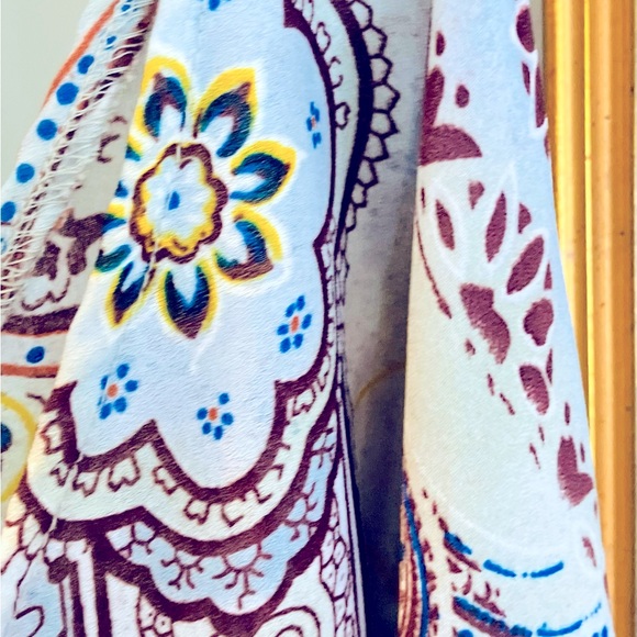 WOMEN’S COLD SHOULDERS BEAUTIFUL TOP SIZE 2X. SOFT FEMININE, COLORFUL FLORALS - Picture 6 of 16